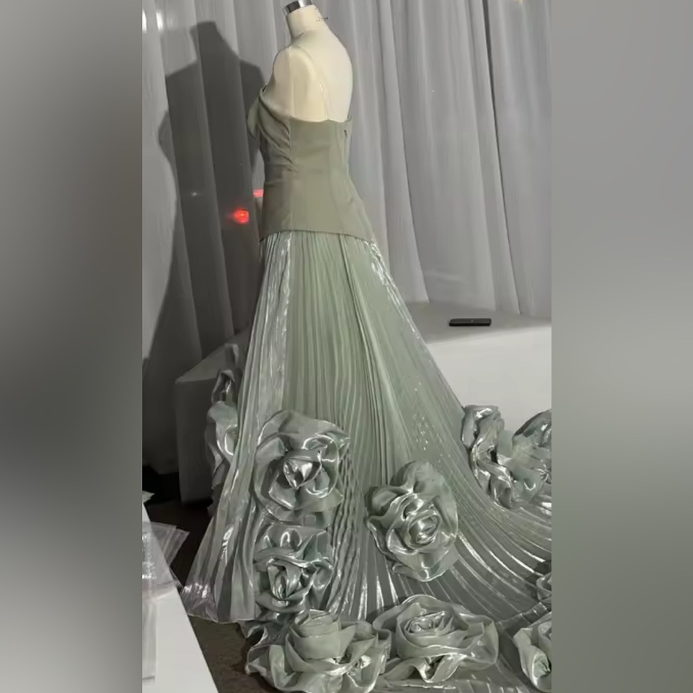 NEW $1985 La Rosée Impériale Gown - Picture 6 of 12